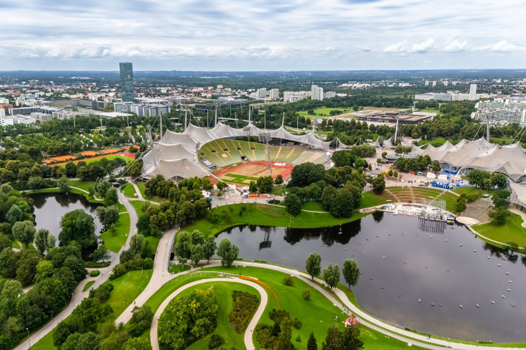 Die ersten Bilder vom B2Run München 2024 am Olympiastadion. #gemeinsamaktiv